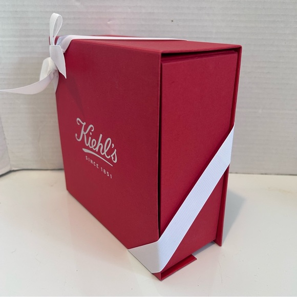 Kiehl’s 5-pc skincare in red gift box - Picture 2 of 8